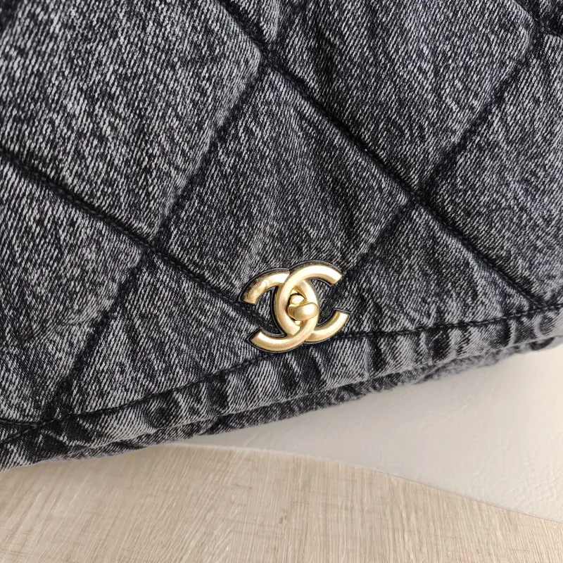 Chanel Shoulder Bag Grey One Size 33 × 12 × 22 cm — detail view 9 of 15