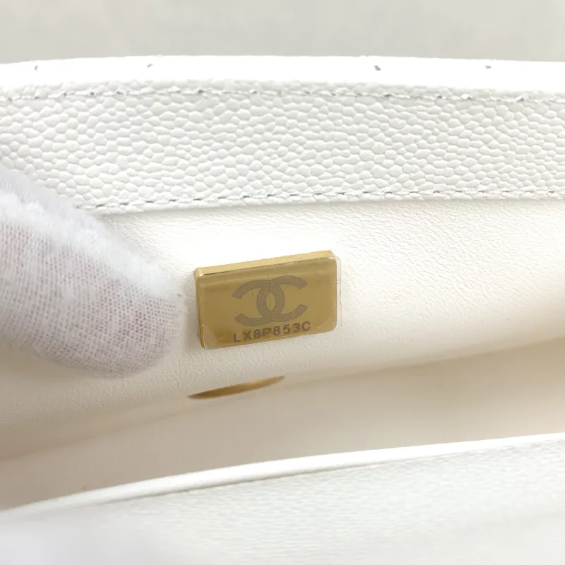 Chanel Crossbody Bag White Grained Calfskin 18 × 5 × 12 cm — detail view 3 of 13