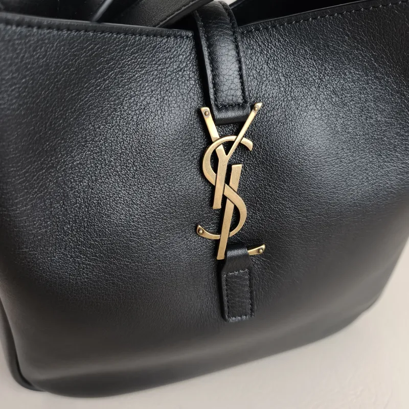 SAINT LAURENT Crossbody Bag LE 5 À 7 Hobo Inner Pouch Black Calfskin Small 22.5 × 8.5 × 23 cm — detail view 1 of 10
