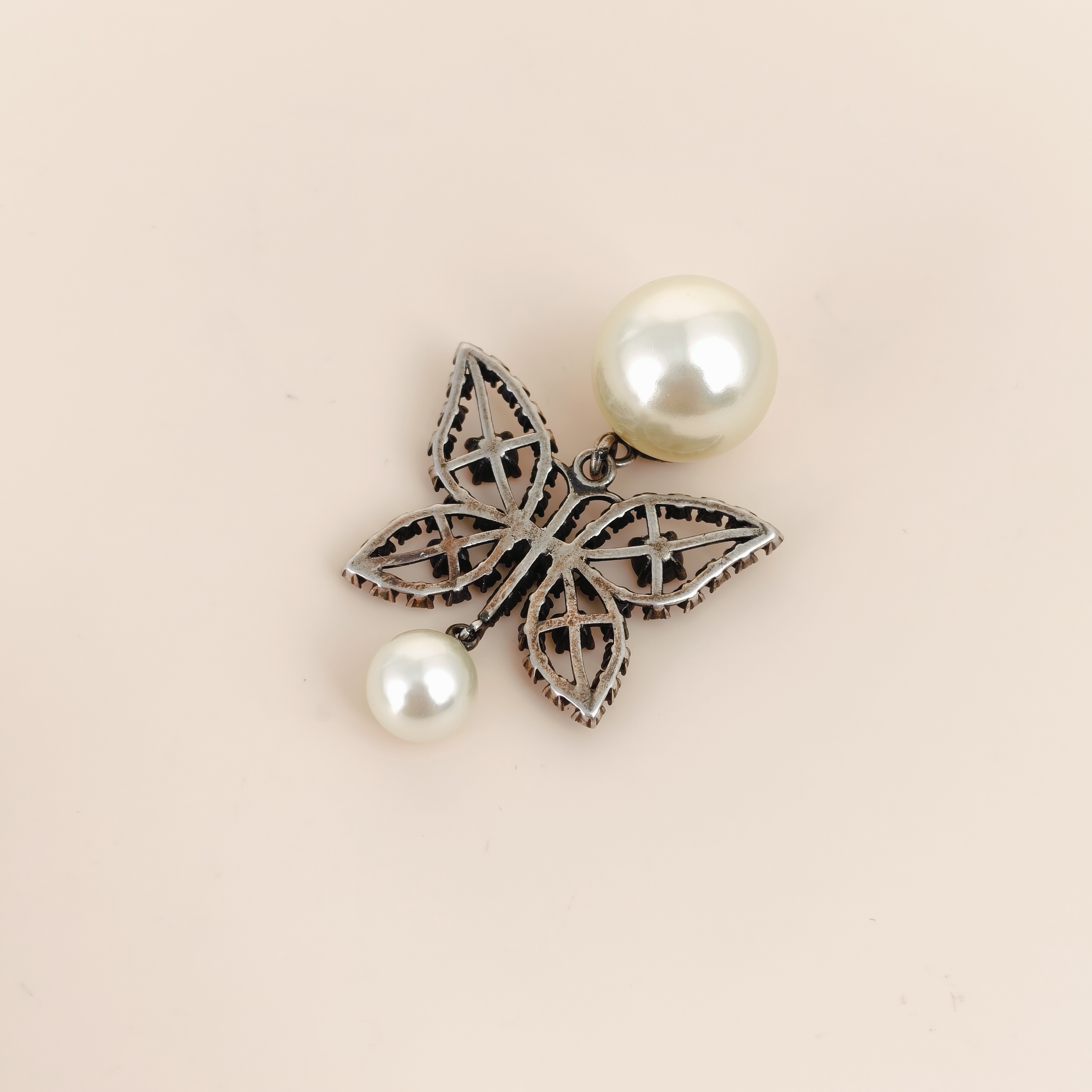 DIOR Earrings Earrings Black Pearl โ cover view 3 of 6