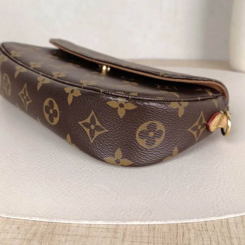 Louis Vuitton Crossbody Bag IVY Monogram PVC Small 23.5 × 4.3 × 12 cm — detail view 1 of 11