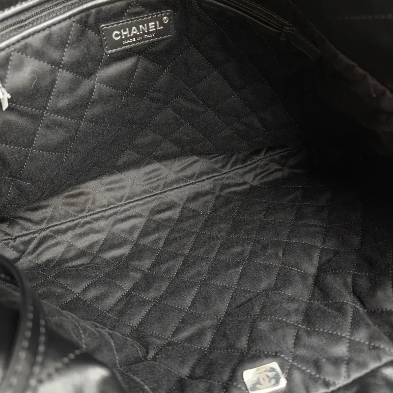 Chanel Shoulder Bag 22Bag Black CC alfskin Medium 39 × 8 × 42 cm — detail view 1 of 14