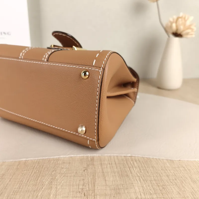 DELVAUX Crossbody Bag Brillant Caramel Calfskin Mini 20 × 11 × 16 cm — detail view 5 of 11