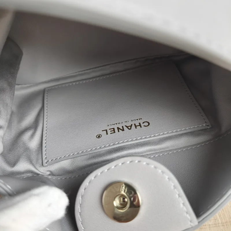 Chanel Shoulder Bag hobo Grey Lambskin One Size 22 × 8 × 16 cm — detail view 4 of 10