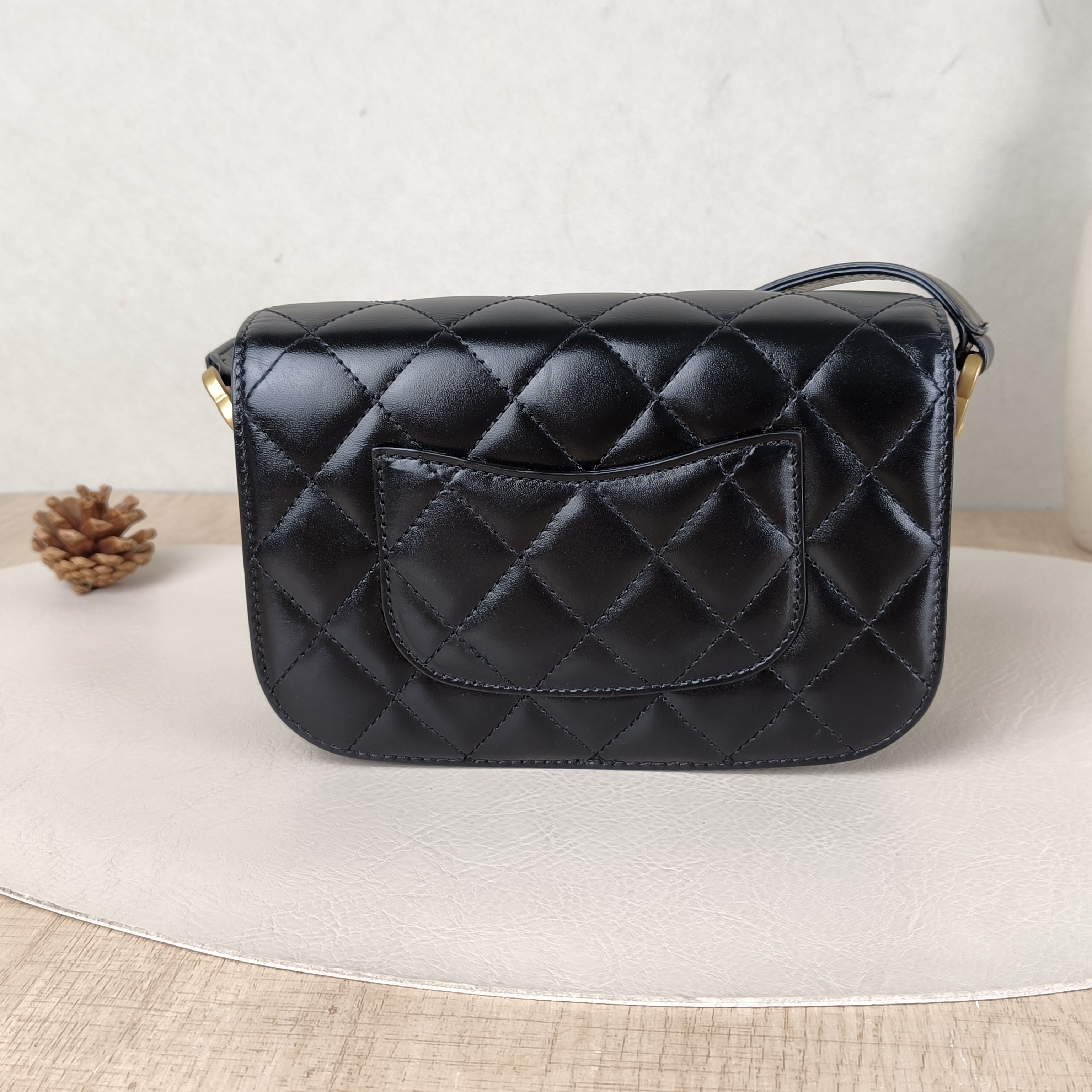Chanel Crossbody Bag22a c Black Calfskinmini17.5 × 5.5 × 12 cm — cover view 2 of 5