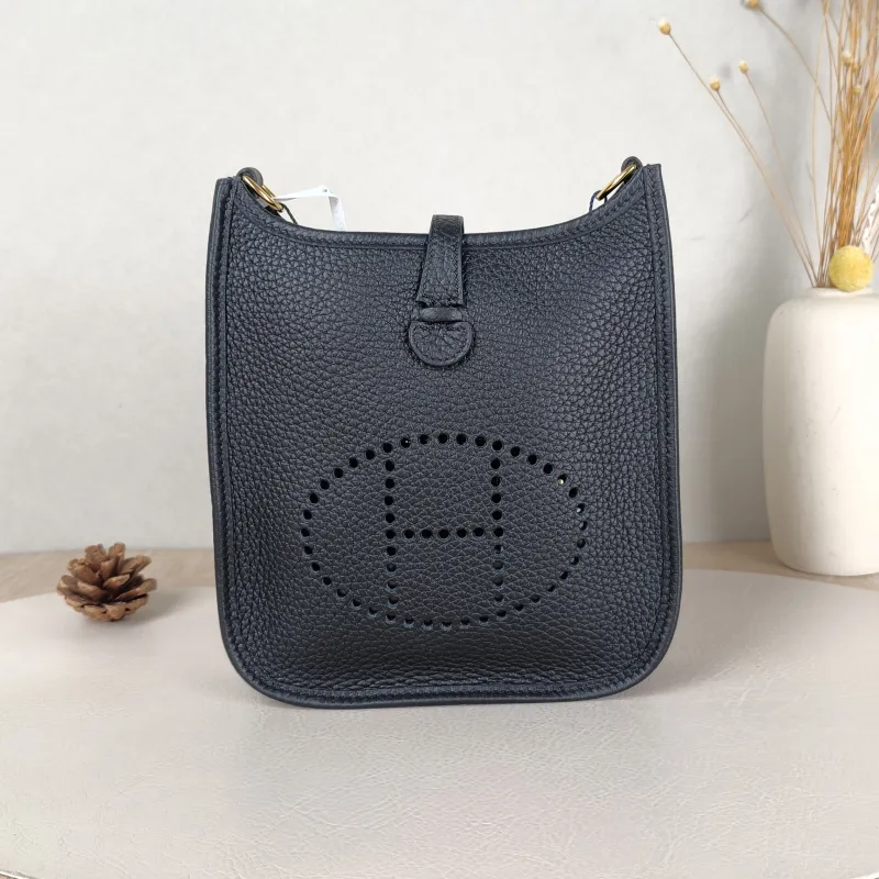 Hermès Crossbody Bag Evelyne Mini 16 Mini 16Black TC Calfskinmini17 × 5.5 × 18 cm