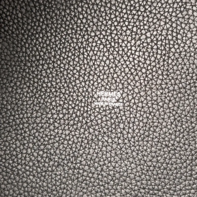 Hermès Top Handle Bag Picotin Lock 22 22 Black TC Calfskin Medium 22 × 18 × 21 cm x — detail view 4 of 11