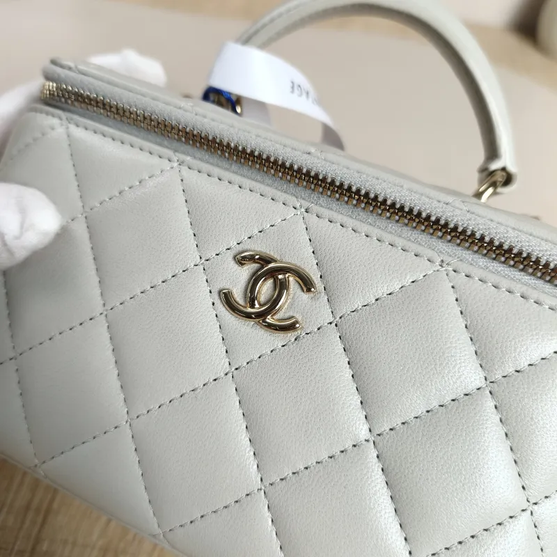 Chanel Crossbody Bag trendy cc Edition Green Lambskin One Size17 × 8 × 9.5 cm — detail view 8 of 8