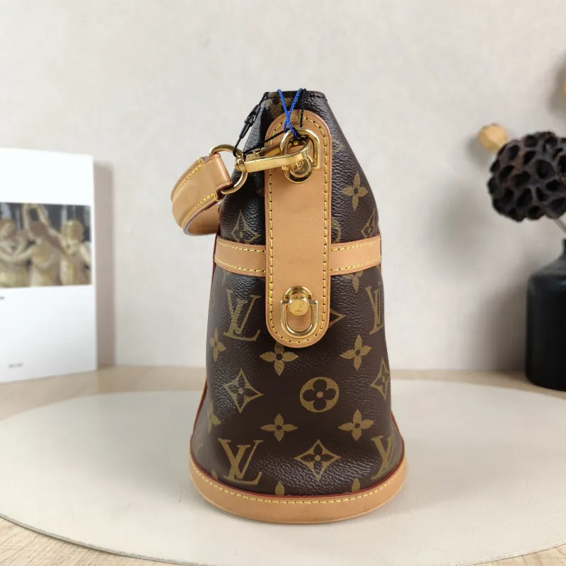 Louis Vuitton Crossbody Bag DUFFLE Monogram PVC22 × 14 × 23 cm — detail view 4 of 13