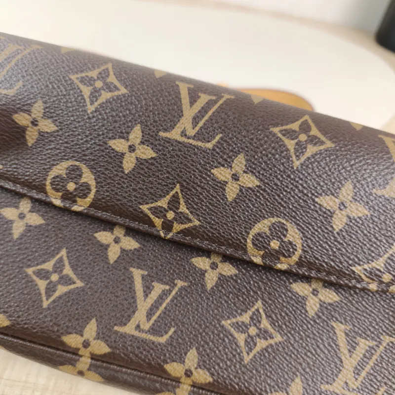 Louis Vuitton Crossbody Bag IVY Monogram PVC Small23.5 × 4.3 × 12 cm — detail view 13 of 13