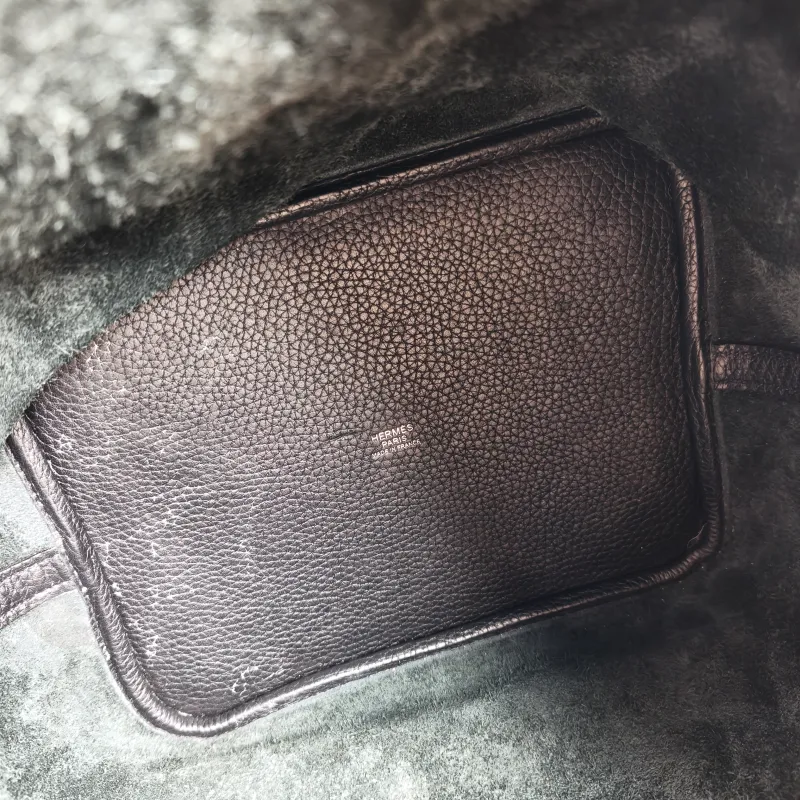 Hermès Top Handle Bag Picotin Lock 22 22 Black Colorblock Taurillon Clemence TC Calfskin Medium 22 × 18 × 21 cm A — detail view 3 of 9