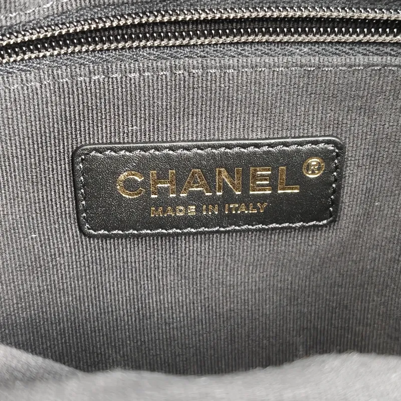 Chanel Shoulder Bag hobo Black Calfskin One Size27 × 11 × 29 cm — detail view 10 of 11
