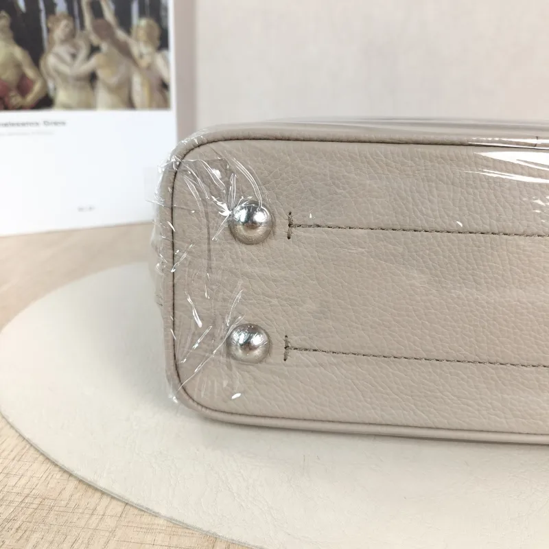 Louis Vuitton Shoulder Bag Flore Bucket Bag Grey Calfskin One Size 28 × 10 × 27 cm — detail view 1 of 10