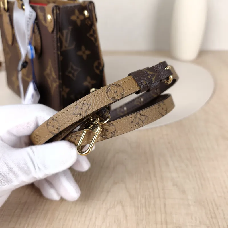 Louis Vuitton Crossbody Bag Onthego BB Monogram PVCBB18 × 8.5 × 15 cm — detail view 11 of 13