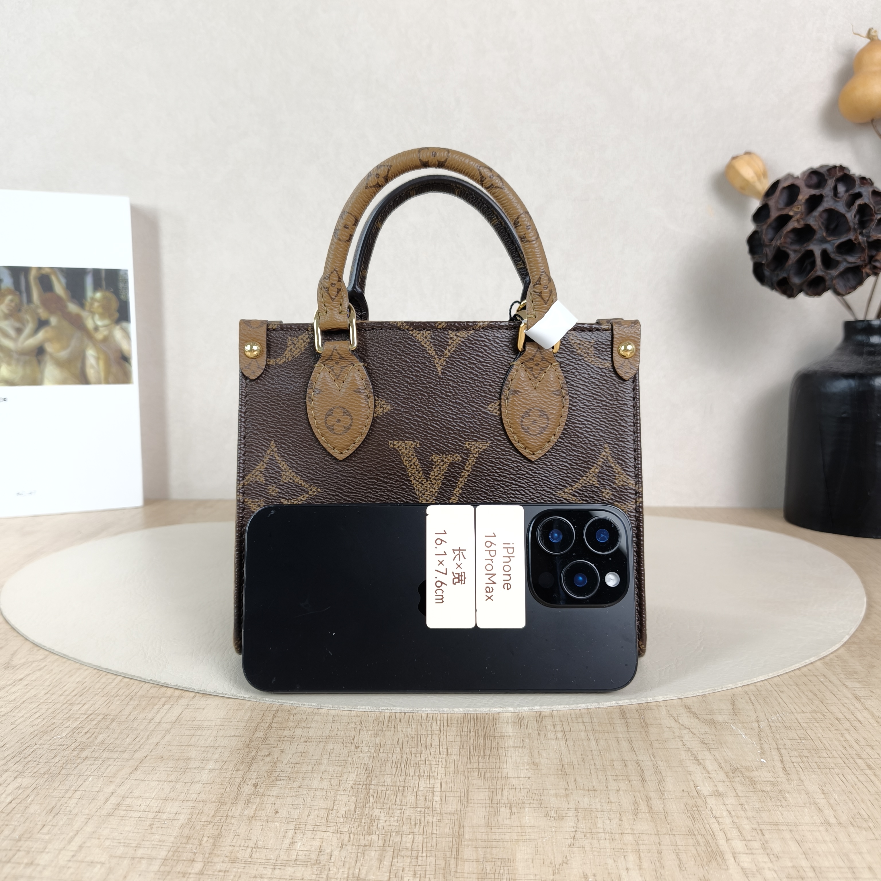Louis Vuitton Crossbody Bag Onthego BB Monogram PVCBB18 × 8.5 × 15 cm — cover view 2 of 5