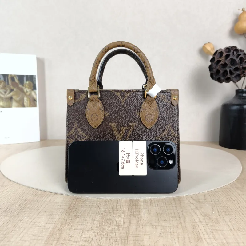 Louis Vuitton Crossbody Bag Onthego BB Monogram PVCBB18 × 8.5 × 15 cm — cover view 2 of 5