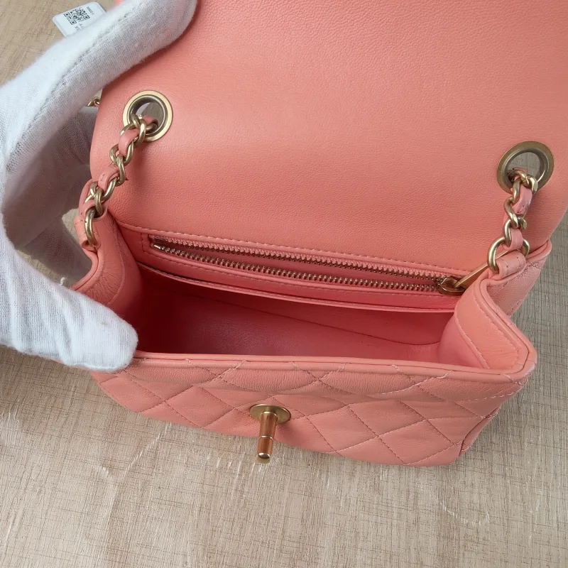 Chanel Crossbody Bag Pink Lambskin One Size 17 × 8 × 13.5 cm — detail view 6 of 12