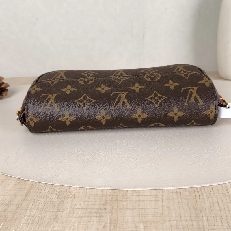 Louis Vuitton Crossbody Bag IVY Monogram PVC Small 23.5 × 4.3 × 12 cm — detail view 12 of 12