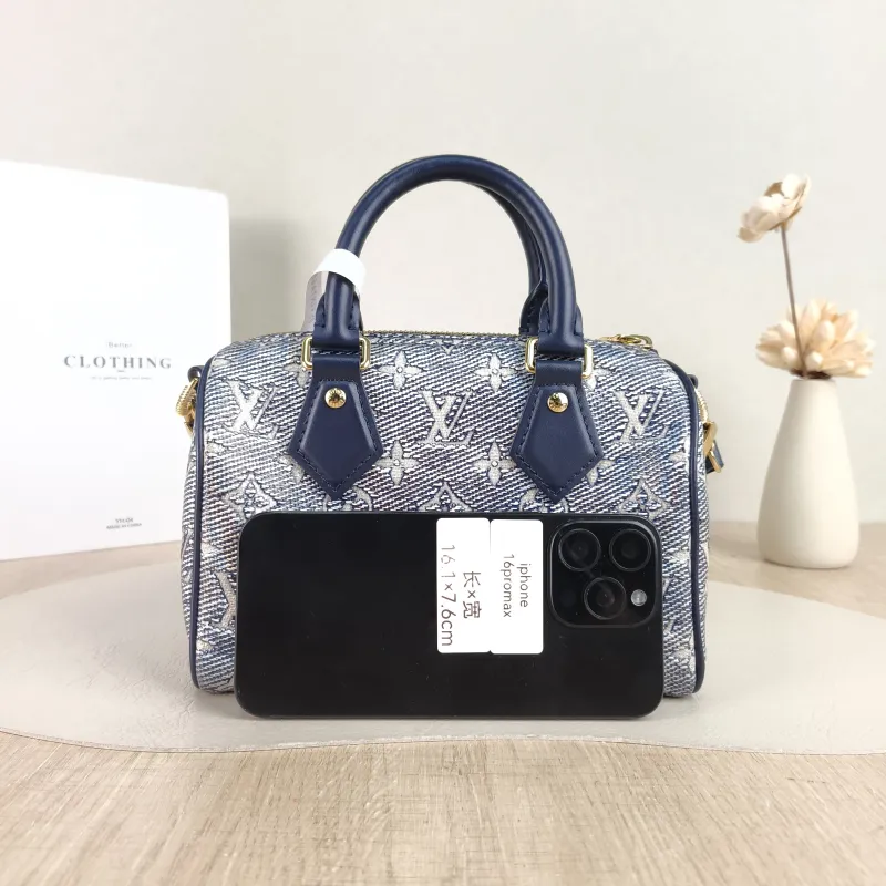 Louis Vuitton Crossbody Bag Speedy20 Grey Calfskin One Size 20.5 × 12 × 13.5 cm — cover view 4 of 5