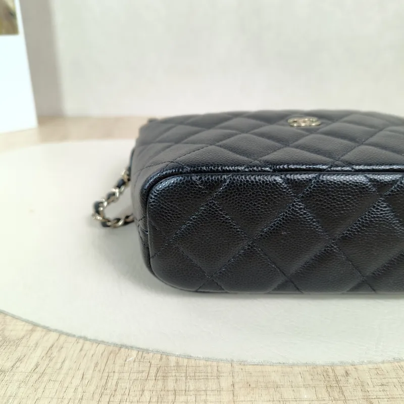 Chanel Crossbody Bag25c Vanity Case Bag Black Grained Calfskin One Size21.5 × 7.5 × 19 cm — detail view 2 of 12