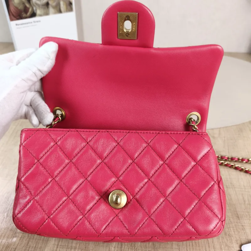 Chanel Crossbody Bag mini Red Lambskin One Size 20 × 6 × 12 cm 30 — detail view 7 of 11