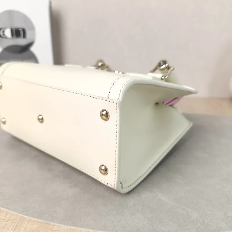 GUCCI Top Handle Bag Diana Top Handle Bag White Calfskin One Size20 × 9.5 × 16 cm — detail view 8 of 13