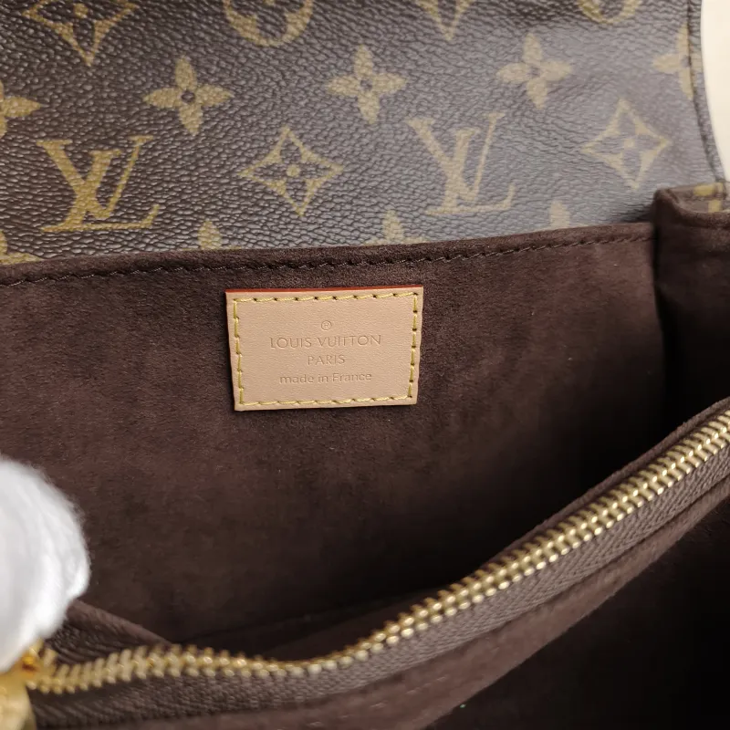 Louis Vuitton Crossbody Bag Pochette Métis East West Monogram PVC Small21.5 × 6 × 13.5 cm — detail view 4 of 14