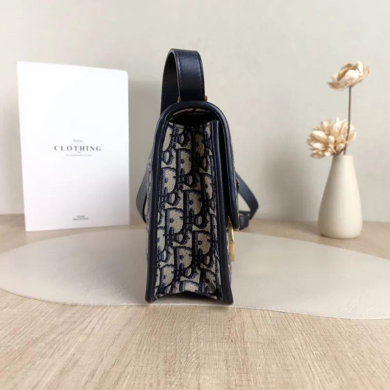 DIOR Crossbody Bag30Montaigne 30 Edition Canvas Medium24 × 8 × 17 cm — detail view 9 of 13