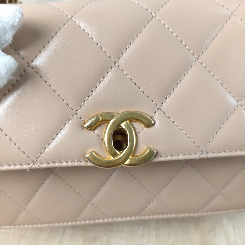 Chanel Crossbody Bag woc Taupe Calfskin One Size19 × 6 × 12 cm — detail view 8 of 12
