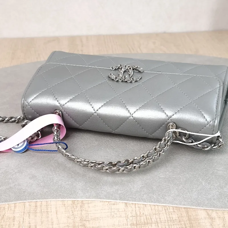 Chanel Crossbody Bag kelly Silver Waxed Leather One Size 18 × 4.5 × 10 cm — detail view 6 of 11