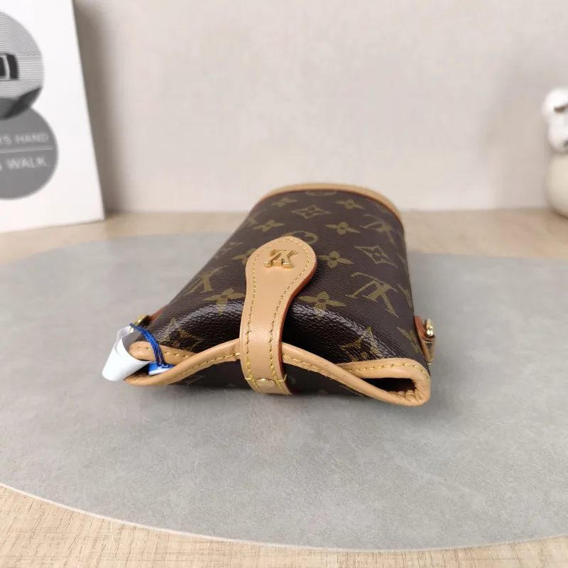 Louis Vuitton Crossbody Bag Fold Me Monogram PV Cmini14.5 × 6.5 × 18 cm — detail view 12 of 12