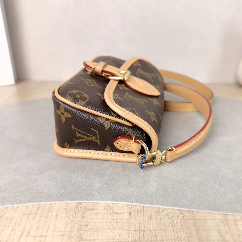Louis Vuitton Crossbody Bag Diane Baguette Bag Monogram PVC nano 19 × 6 × 10.5 cm — detail view 10 of 11