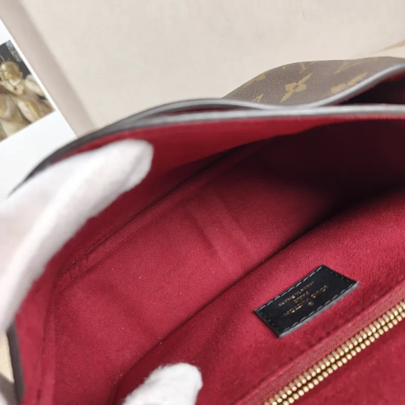 Louis Vuitton Crossbody Bag Passy Messenger Bag Monogram PVC Small23 × 9 × 17 cm — detail view 11 of 13