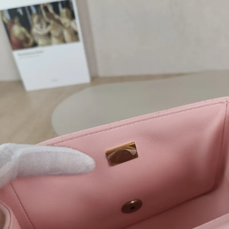 Chanel Crossbody Bag Edition Pink Lambskin 16.5 × 8 × 12.5 cm — detail view 7 of 12