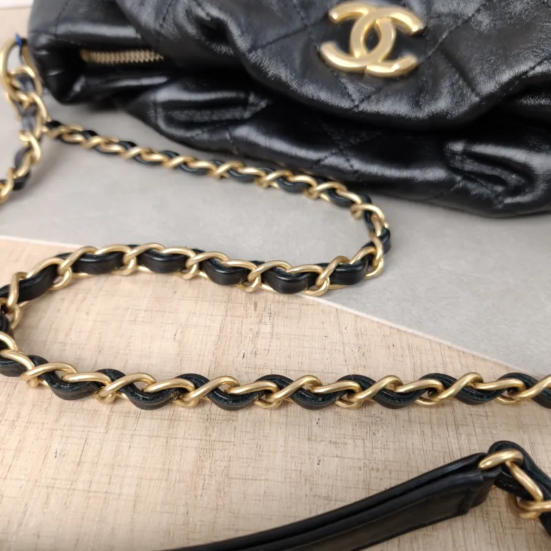 Chanel Shoulder Bag hobo Black Lambskin One Size 32 × 10 × 26 cm 29 — detail view 6 of 15