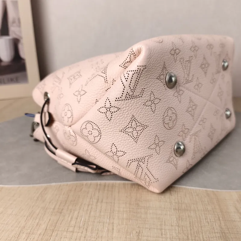 Louis Vuitton Crossbody Bag BELLA Pink Calfskin One Size 22 × 14 × 19 cm — detail view 11 of 12