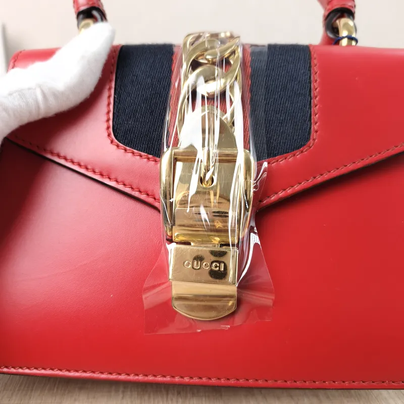 GUCCI Crossbody Bag Sylvie Edition Red Calfskinmini20 × 8 × 14 cm — detail view 2 of 12