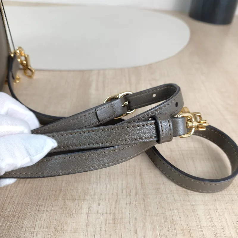GUCCI Top Handle Bag Blondie Box Small17 × 9 × 15 cm — detail view 4 of 12