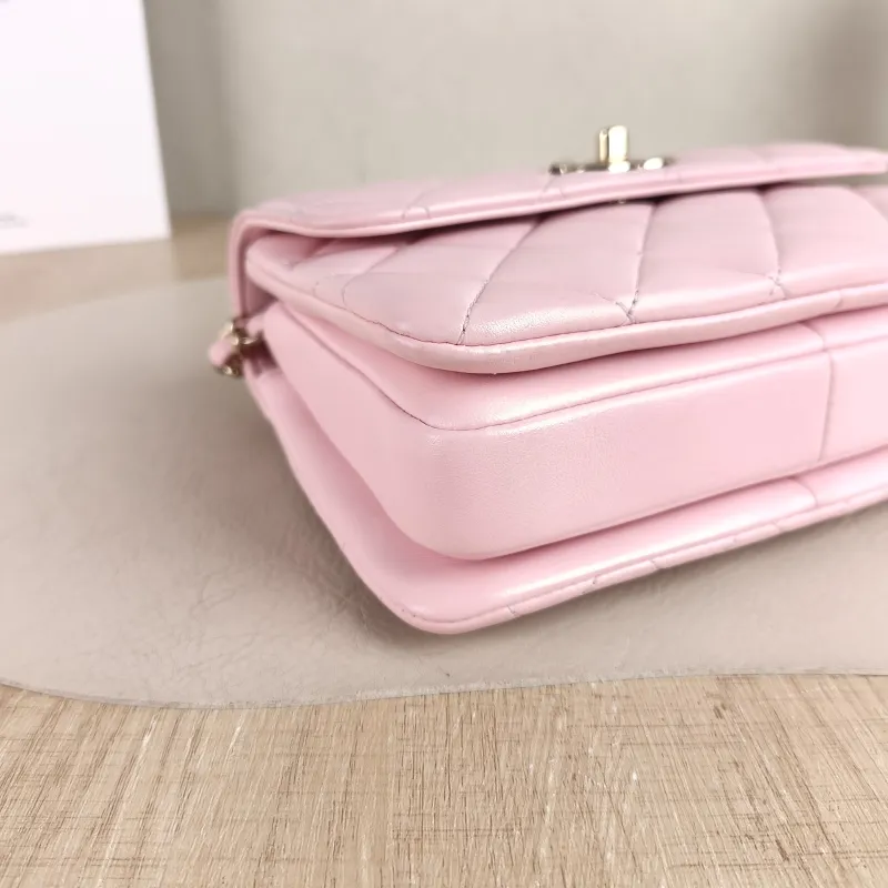 Chanel Crossbody Bag Trendy CC Pink Lambskin Mini 19.5 × 8 × 14.5 cm — detail view 6 of 15