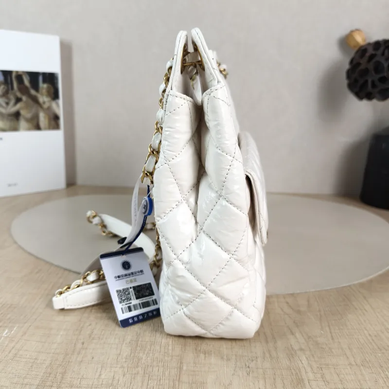 Chanel Crossbody Bag HOBO White Waxed Leather Medium 23 × 8 × 21 cm — detail view 1 of 10
