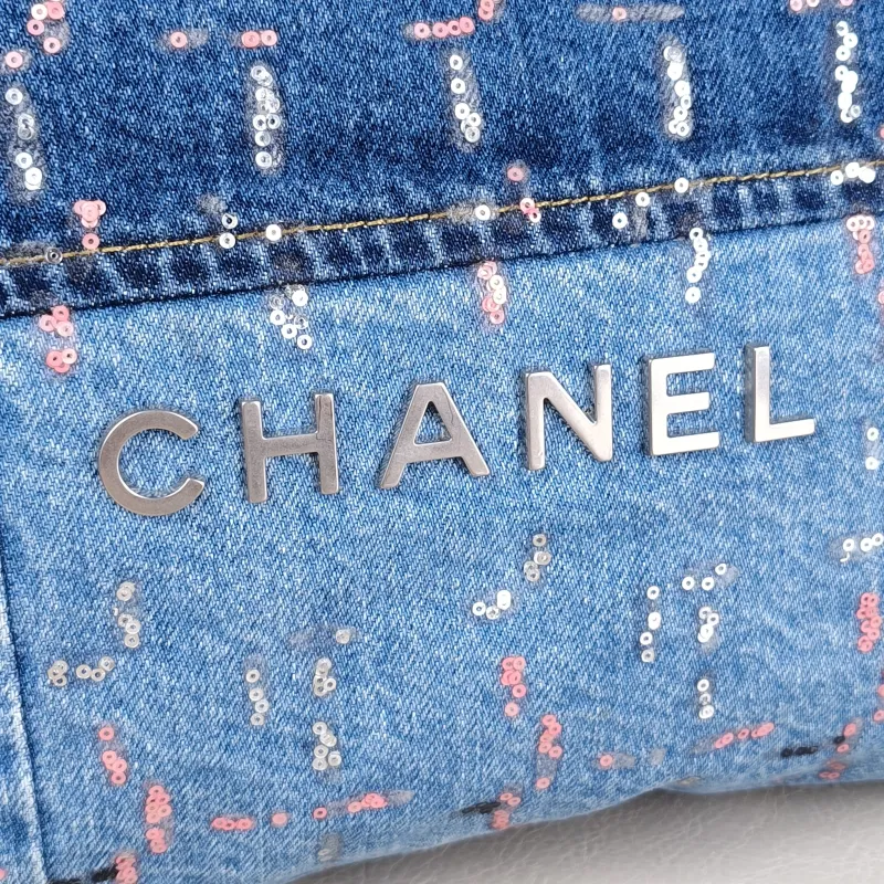 Chanel Shoulder Bag 22Bag Blue Colorblock Medium 39 × 8 × 42 cm — detail view 11 of 14
