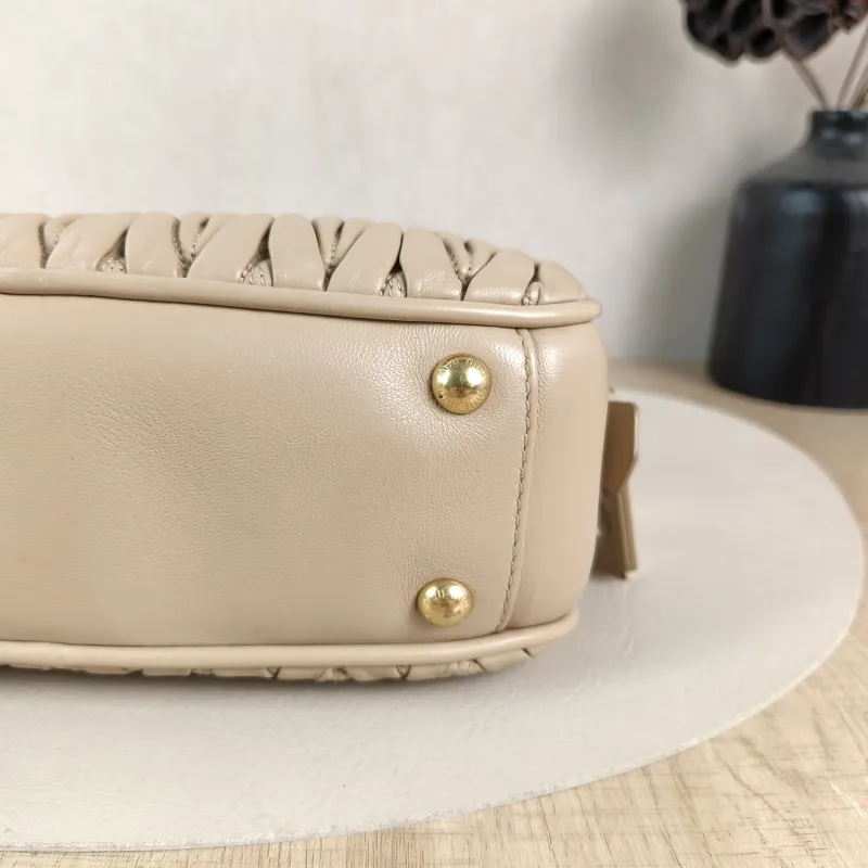 Miumiu Top Handle Bag Arcadie MatelasséCollection Edition Beige Lambskin Medium22 × 7.5 × 10.5 cm — detail view 10 of 12