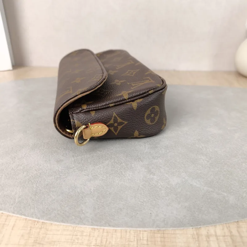 Louis Vuitton Crossbody Bag IVY Monogram PVC Small23.5 × 4.3 × 12 cm — detail view 9 of 12