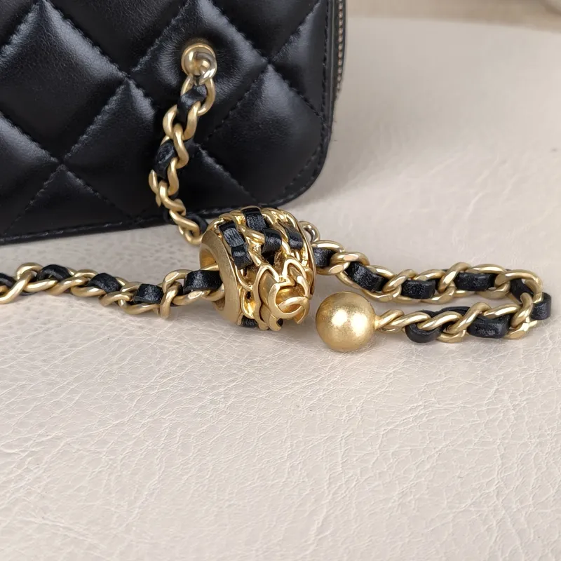 Chanel Crossbody Bag Edition Black Lambskin One Size 16 × 8 × 9.5 cm 32 — detail view 4 of 14