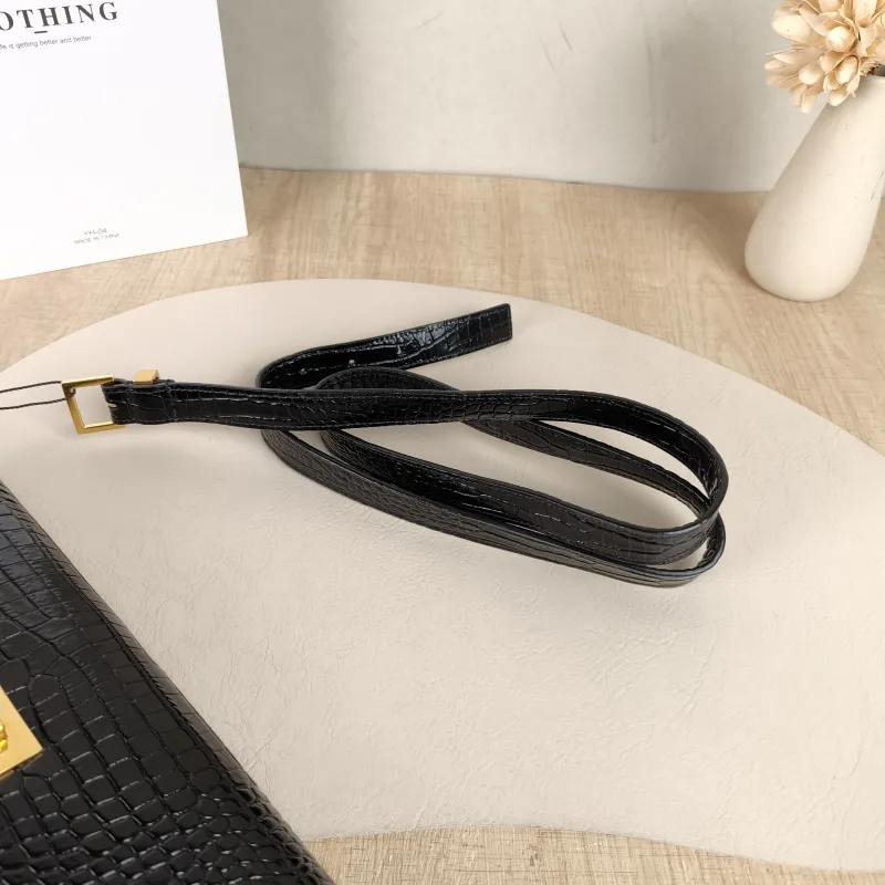 SAINT LAURENT Shoulder Bag MANHATTAN Black Calfskin Medium29 × 7.5 × 20 cm — detail view 8 of 12