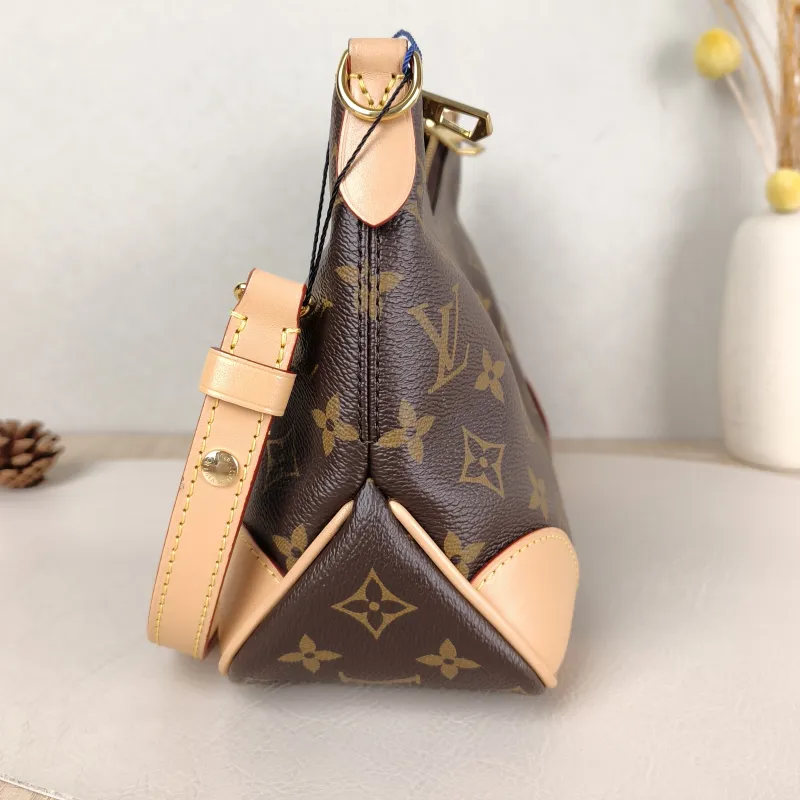 Louis Vuitton Crossbody Bag Boulogne PVC Small 26 × 9.5 × 16 cm — detail view 10 of 11