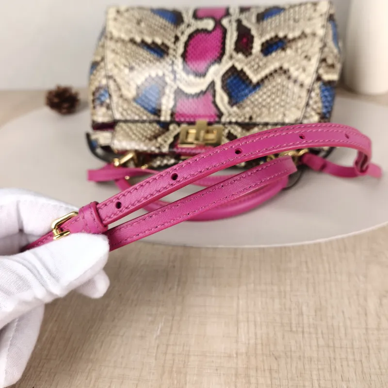 FENDI Crossbody Bagpeekaboo Crossbody Bag mini23 × 11 × 17 cm — detail view 3 of 11