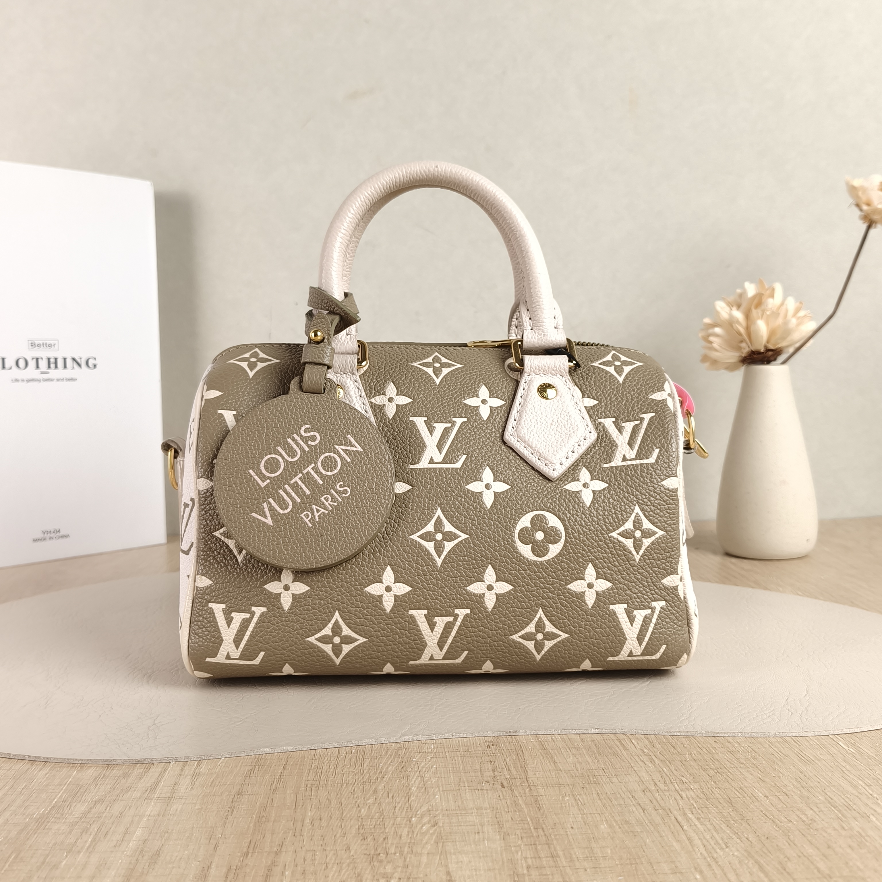 Louis Vuitton Crossbody Bag Speedy20 · White Empreinte Embossed Calfskin Small20.5 × 12 × 13.5 cm