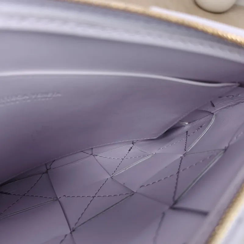 Bottega Veneta Clutch Clutch — detail view 9 of 13