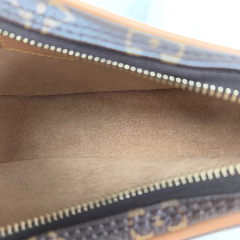 Louis Vuitton Crossbody Bag Loop Monogram PVC Small 23 × 6 × 13 cm — detail view 3 of 14